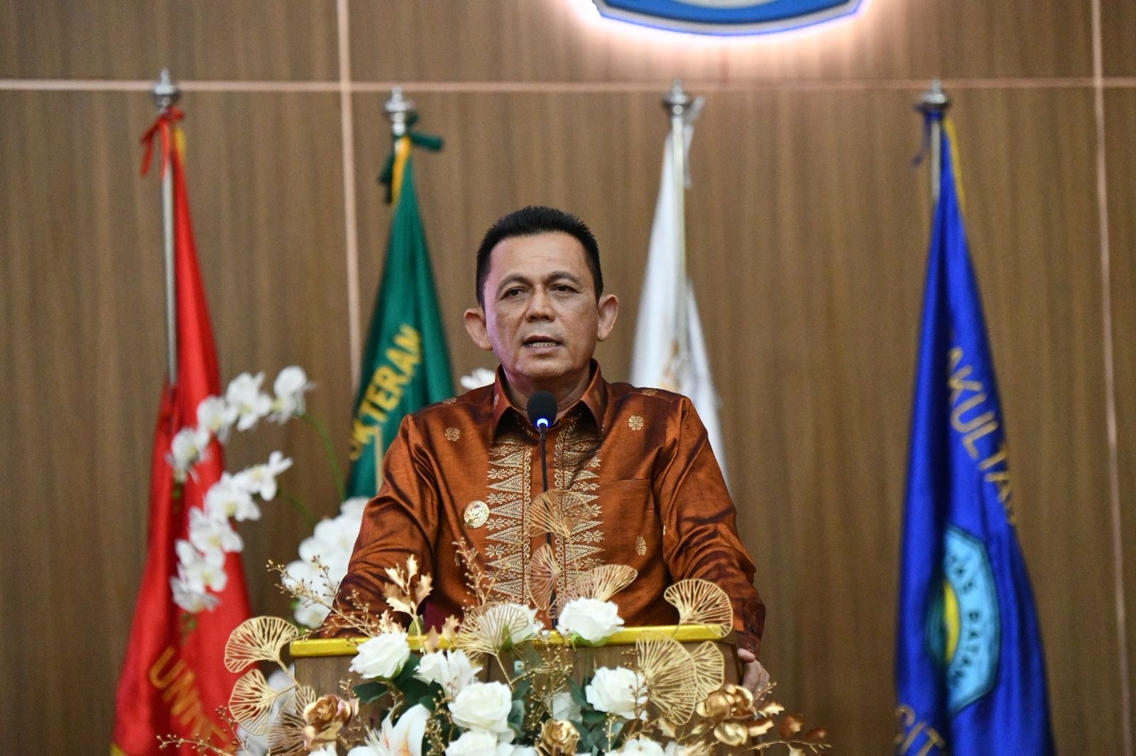 Gubernur Ansar Hadiri Wisuda XXII UNIBA, Ajak Lulusan Jadi SDM Unggul Berdaya Saing Global