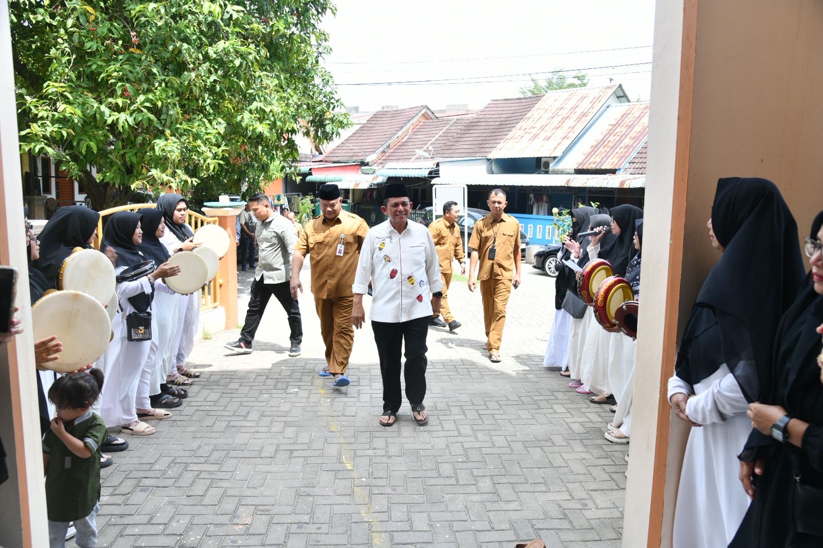 Gubernur Ansar: Pemerintah Bayarkan BPJS Ketenagakerjaan untuk 42 Ribu Nelayan dan Petani