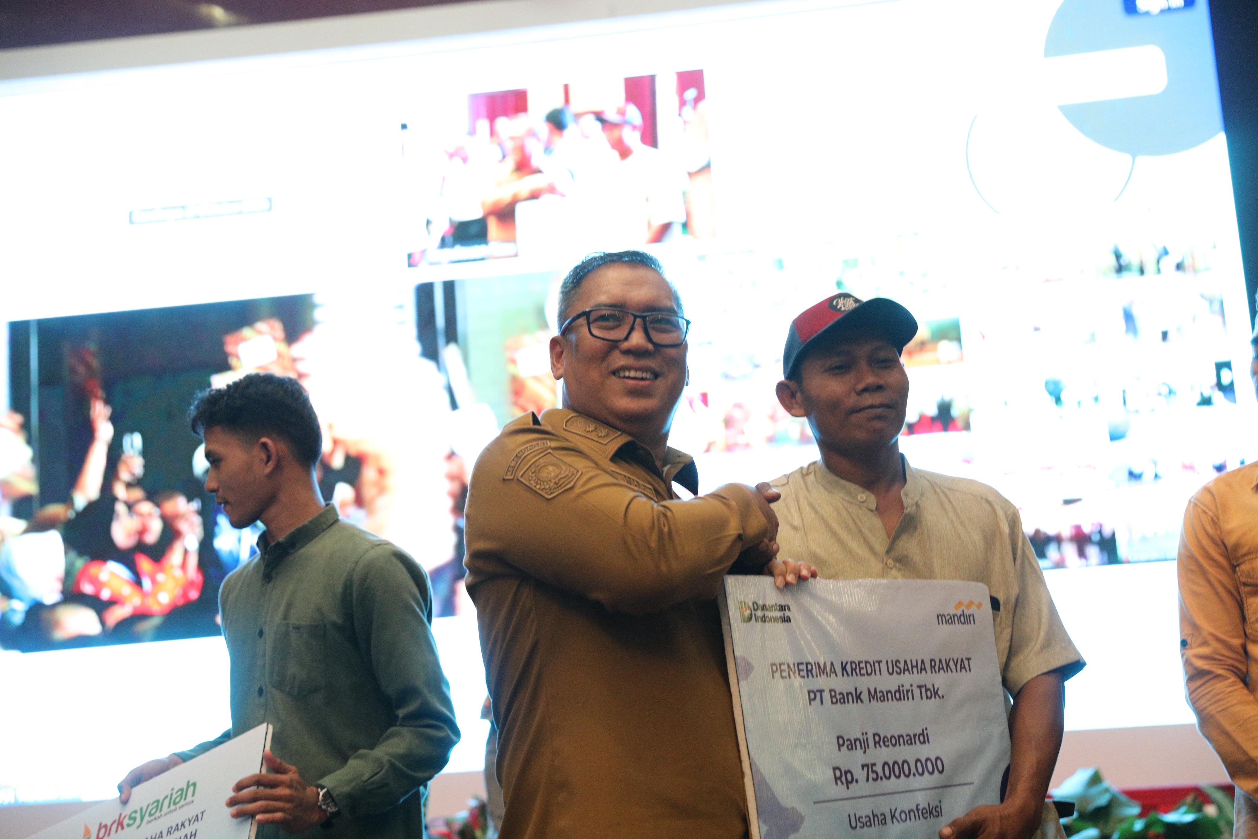 Dorong Ekonomi Rakyat, Pemerintah Luncurkan Akad Massal KUR untuk 800 Ribu Debitur Seluruh Indonesia