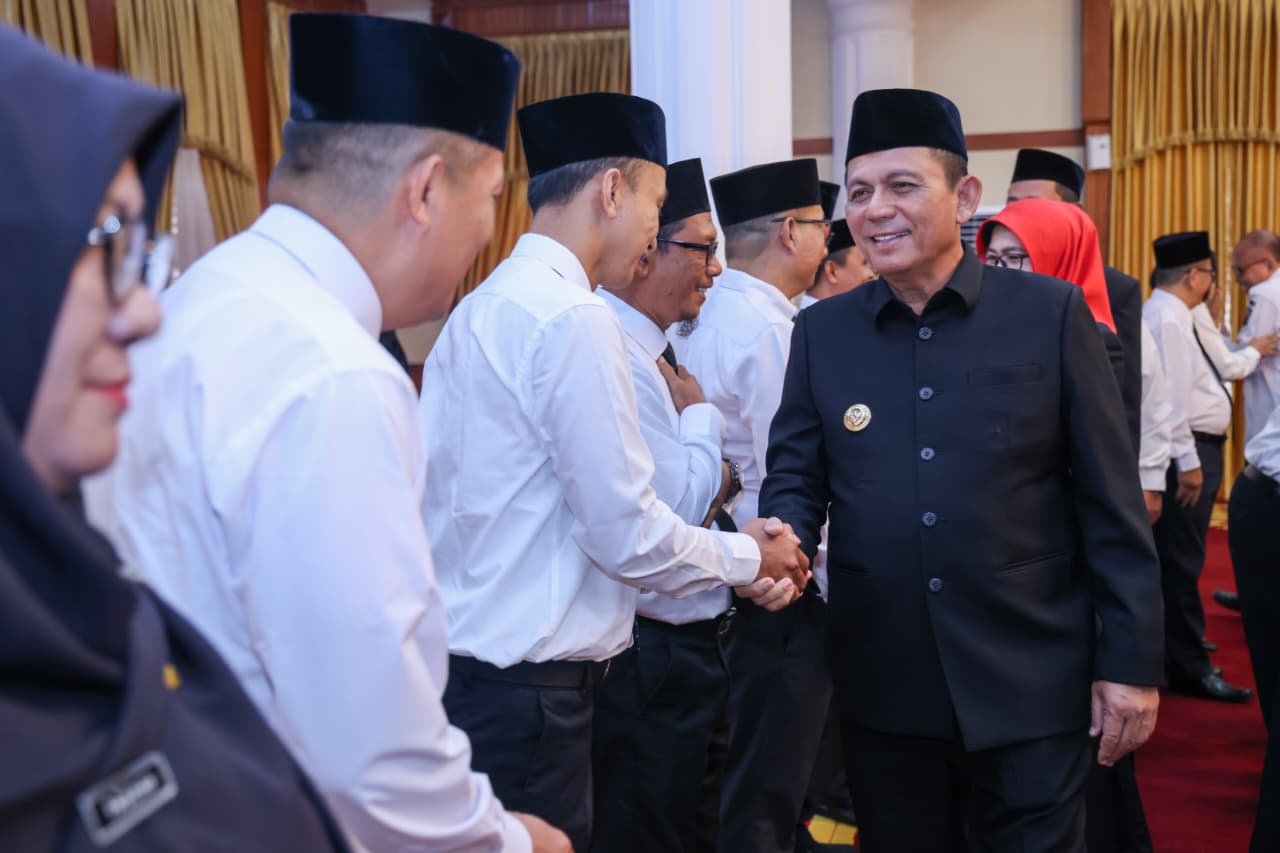 Gubernur Ansar Lantik Kepala Sekolah SMAN, SMKN, dan SLBN se-Kepri