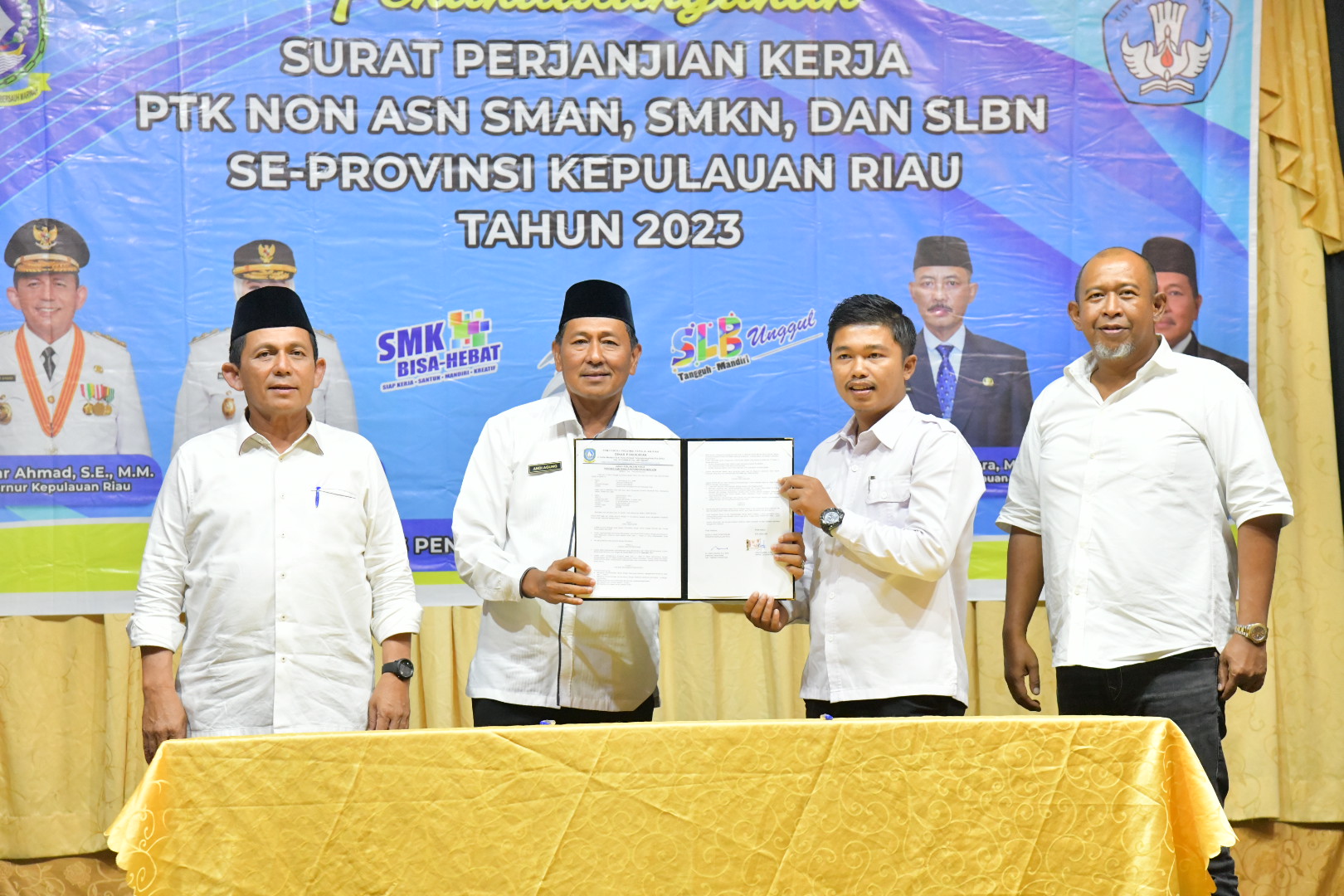 Gubernur Ansar Hadiri Penandatanganan Guru PTK Non ASN Se-Kota Batam