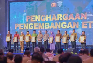 Dukung ETLE di Kepri, Gubernur Ansar Terima Penghargaan Dari Kapolri