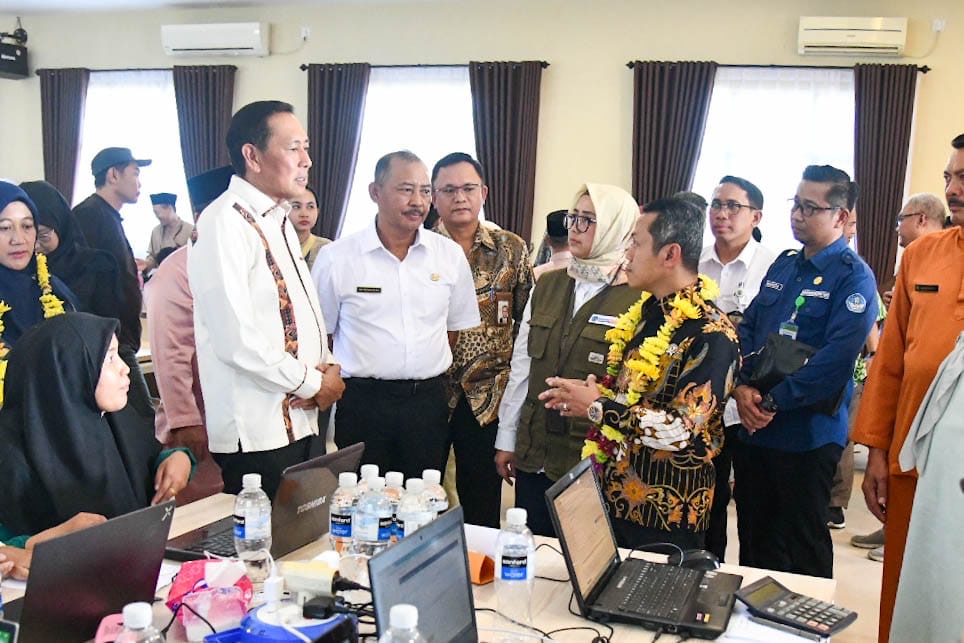 Wamen Dikdasmen RI Fajar Riza Tinjau Langsung Posko Verifikasi SPMB di Batam