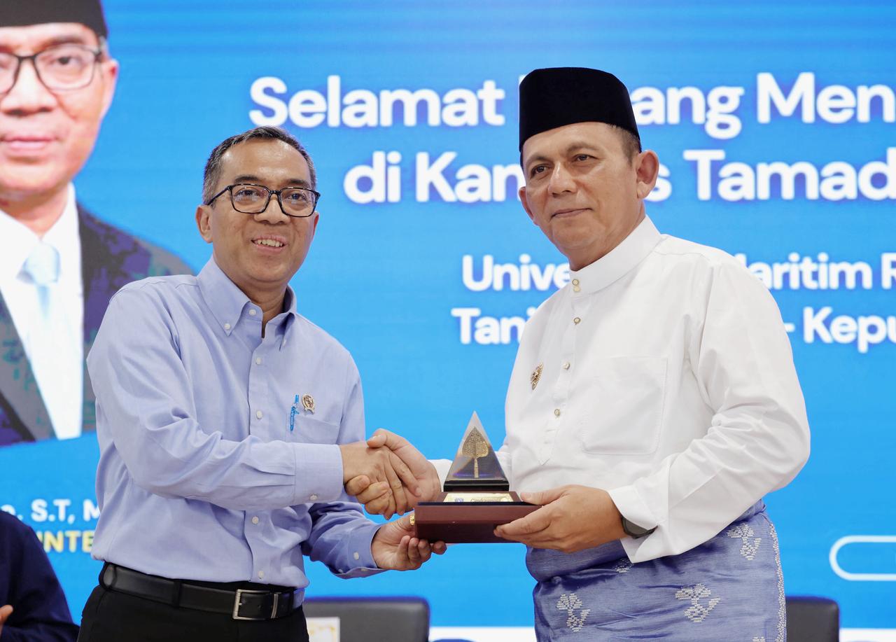 Gubernur Ansar Dampingi Mendiktisaintek RI Berdialog di UMRAH