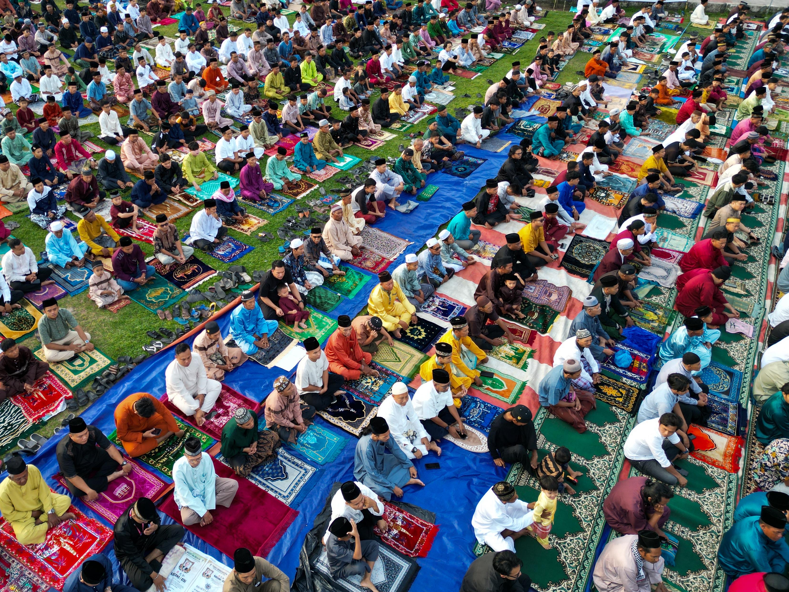 Gubernur Ansar Sholat Idulfitri Bersama Masyarakat Batam