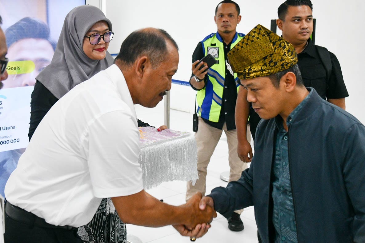 Wamen Dikdasmen RI Fajar Riza Tinjau Langsung Posko Verifikasi SPMB di Batam