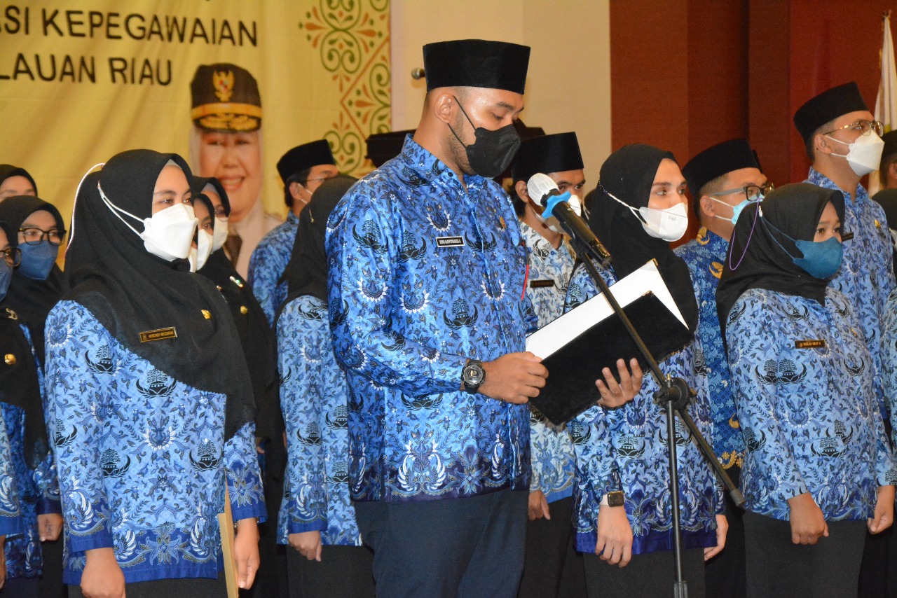 Lantik PNS, CPNS dan PPPK, Gubernur Ansar Gaungkan ASN "Berakhlak"