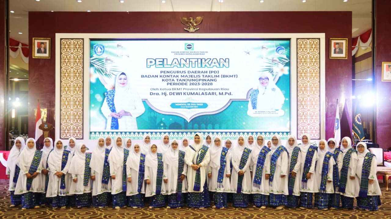 Dewi Ansar Lantik Pengurus BKMT Kota Tanjungpinang Periode 2023-2028