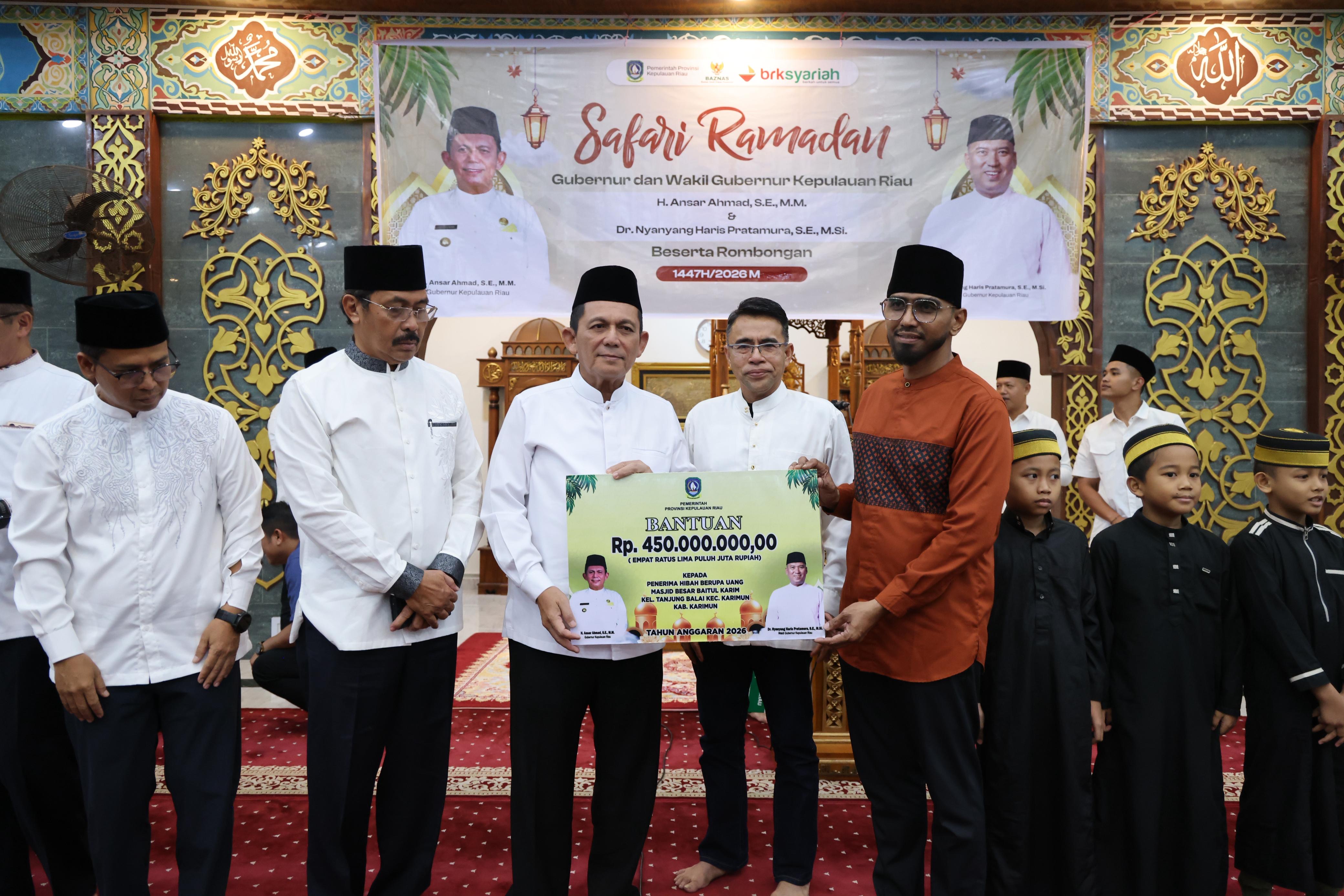 Gubernur Ansar dan Wagub Nyanyang Safari Ramadan di Karimun, Sampaikan Program Strategis Pemprov Kepri