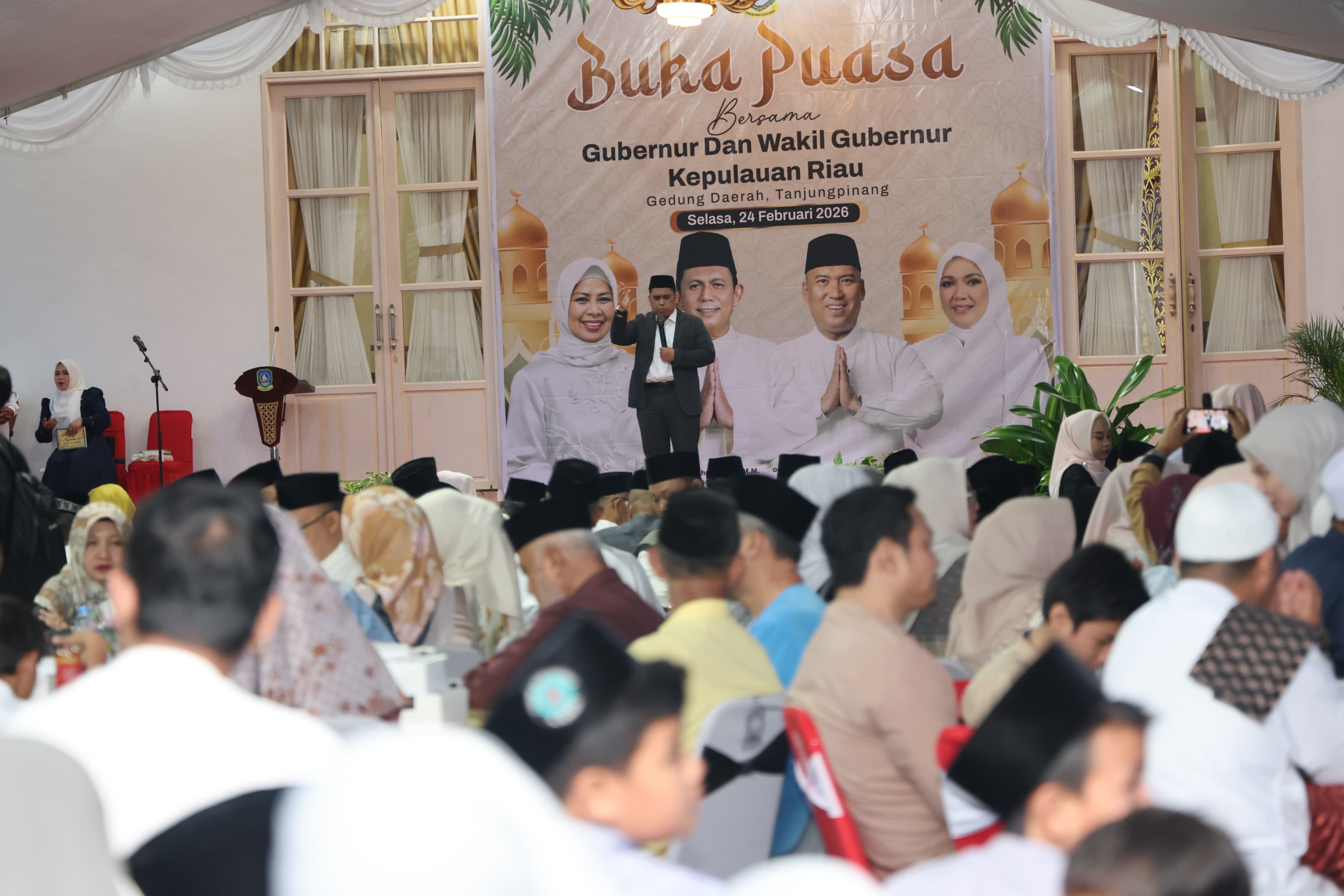 Gelar Buka Puasa Bersama, Pemprov Kepri Beri Santunan Anak Yatim dan Bantu Dua Rumah Ibadah