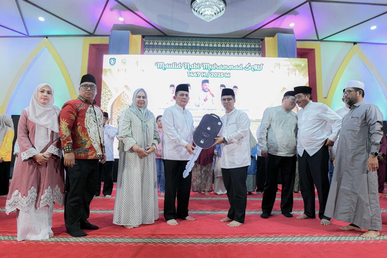 Gubernur Ansar Ajak Masyarakat Karimun Teladani Akhlak Rasulullah dalam Tabligh Akbar Peringatan Maulid Nabi