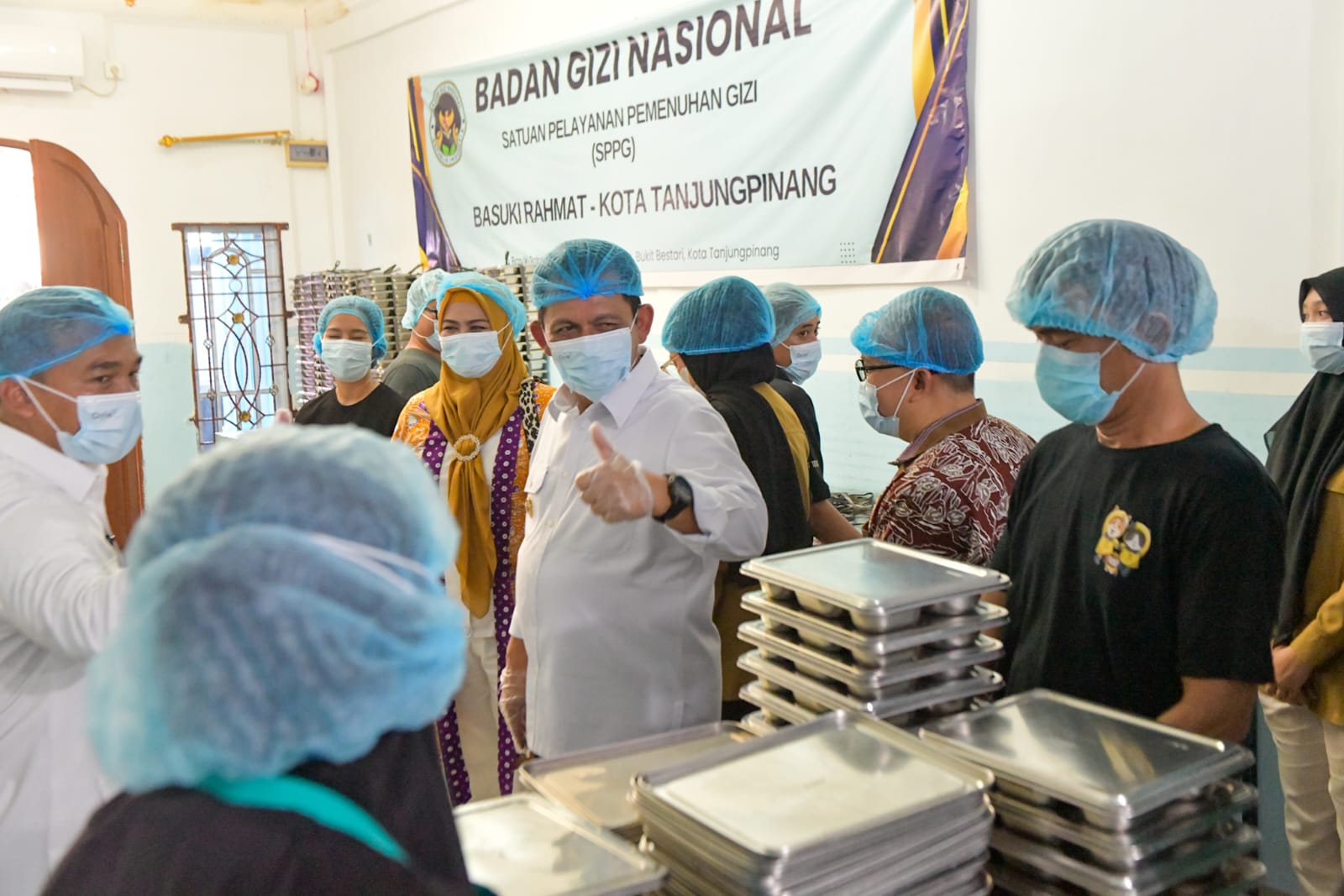 Menteri Wihaji dan Gubernur Ansar Tinjau SPPG Basuki Rahmat