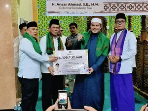 Gubernur Ansar dan Wagub Nyanyang Safari Ramadan di Nongsa, Ajak Masyarakat Perbanyak Amal