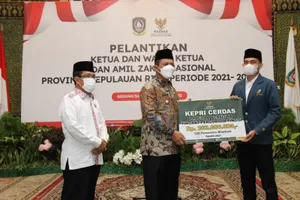 Gubernur Ansar Lantik Ketua Baznas Kepri * Potensi Zakat Kepri Capai Rp3 Triliun