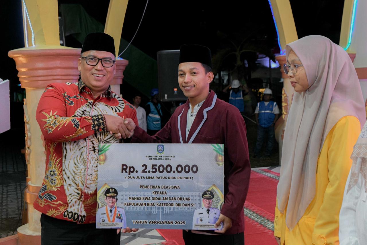 Gubernur Ansar Ajak Masyarakat Karimun Teladani Akhlak Rasulullah dalam Tabligh Akbar Peringatan Maulid Nabi
