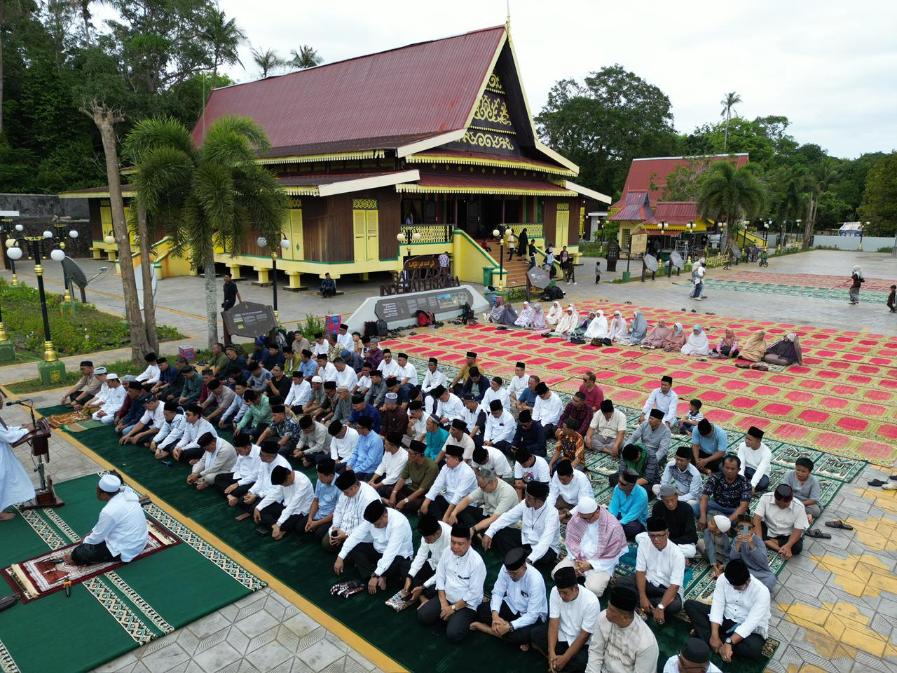 Berharap Segera Diturunkan Hujan, Pemprov Kepri Gelar Shalat Istisqa di Halaman Balai Adat Pulau Penyengat