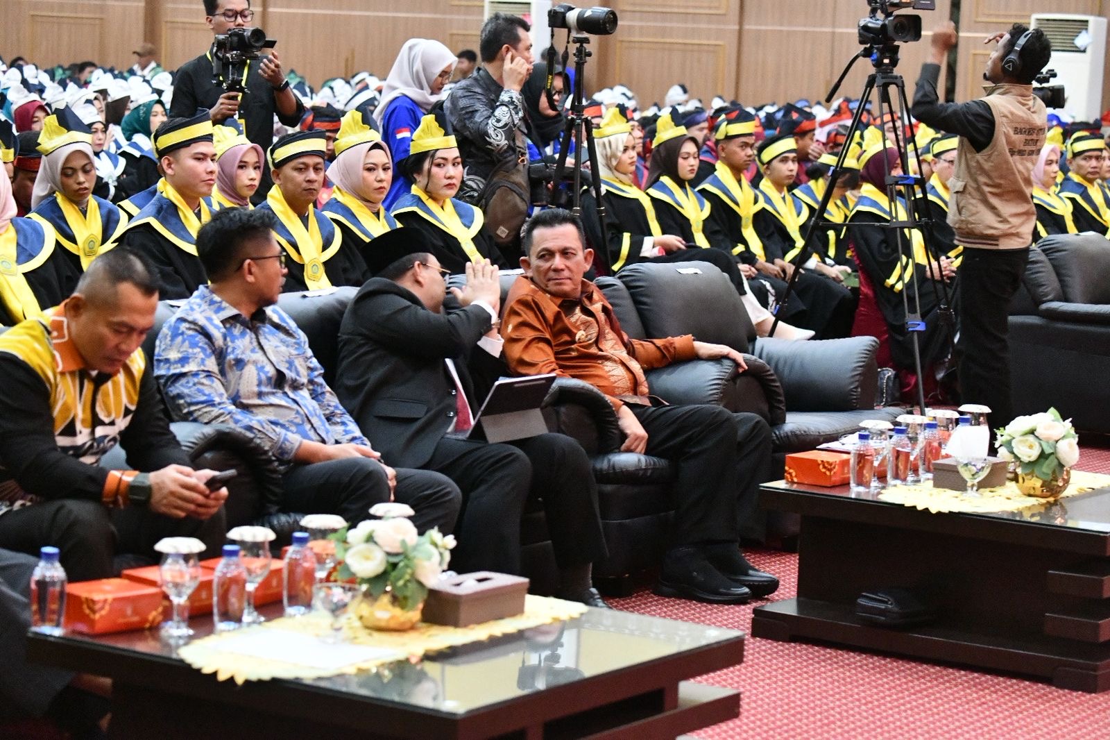 Gubernur Ansar Hadiri Wisuda XXII UNIBA, Ajak Lulusan Jadi SDM Unggul Berdaya Saing Global