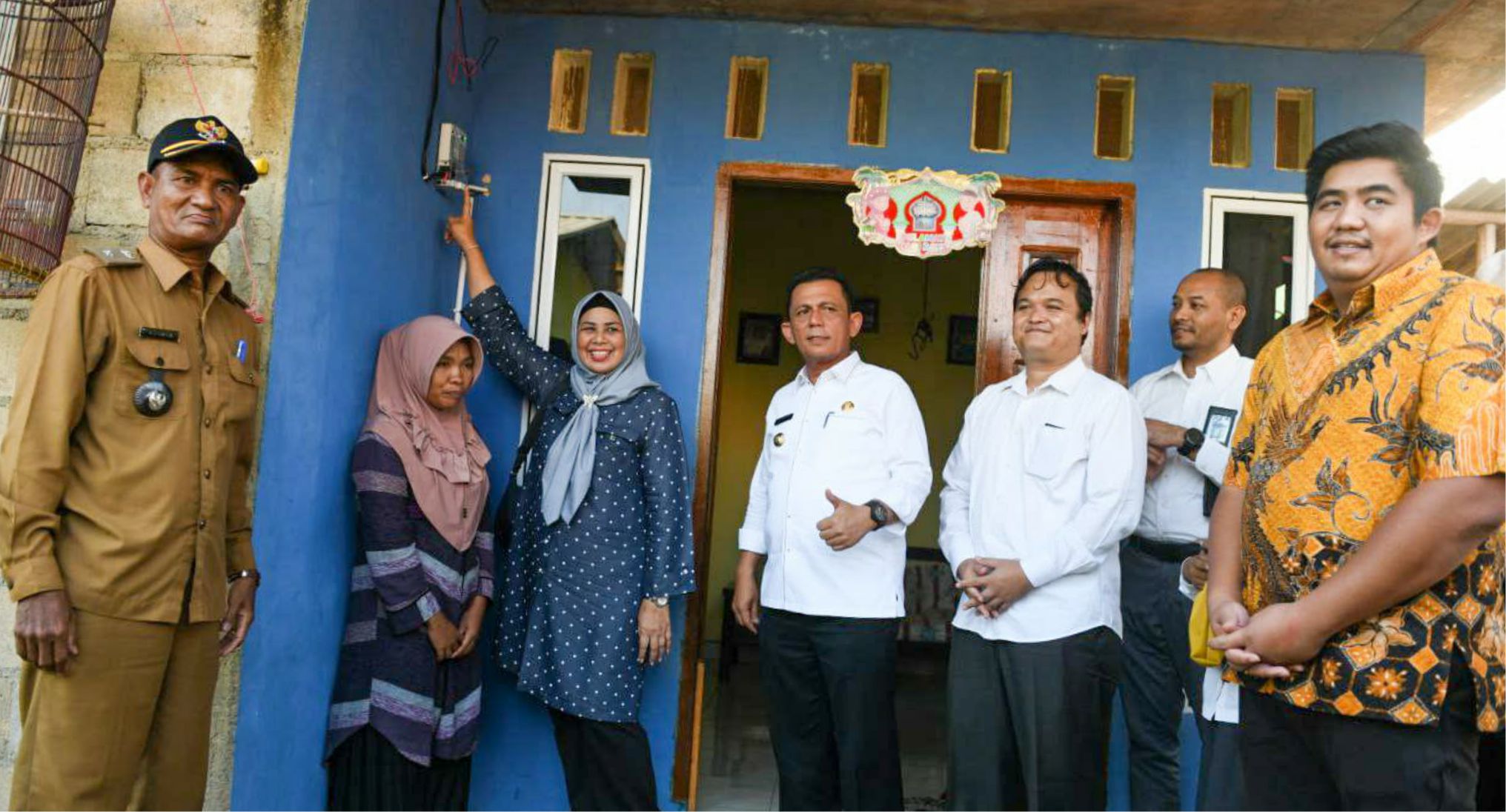 Gubernur Ansar Nyalakan Listrik di Desa Tenggel dan Air Gelubi, Elektrifikasi Kepri Sudah 99,45 Persen