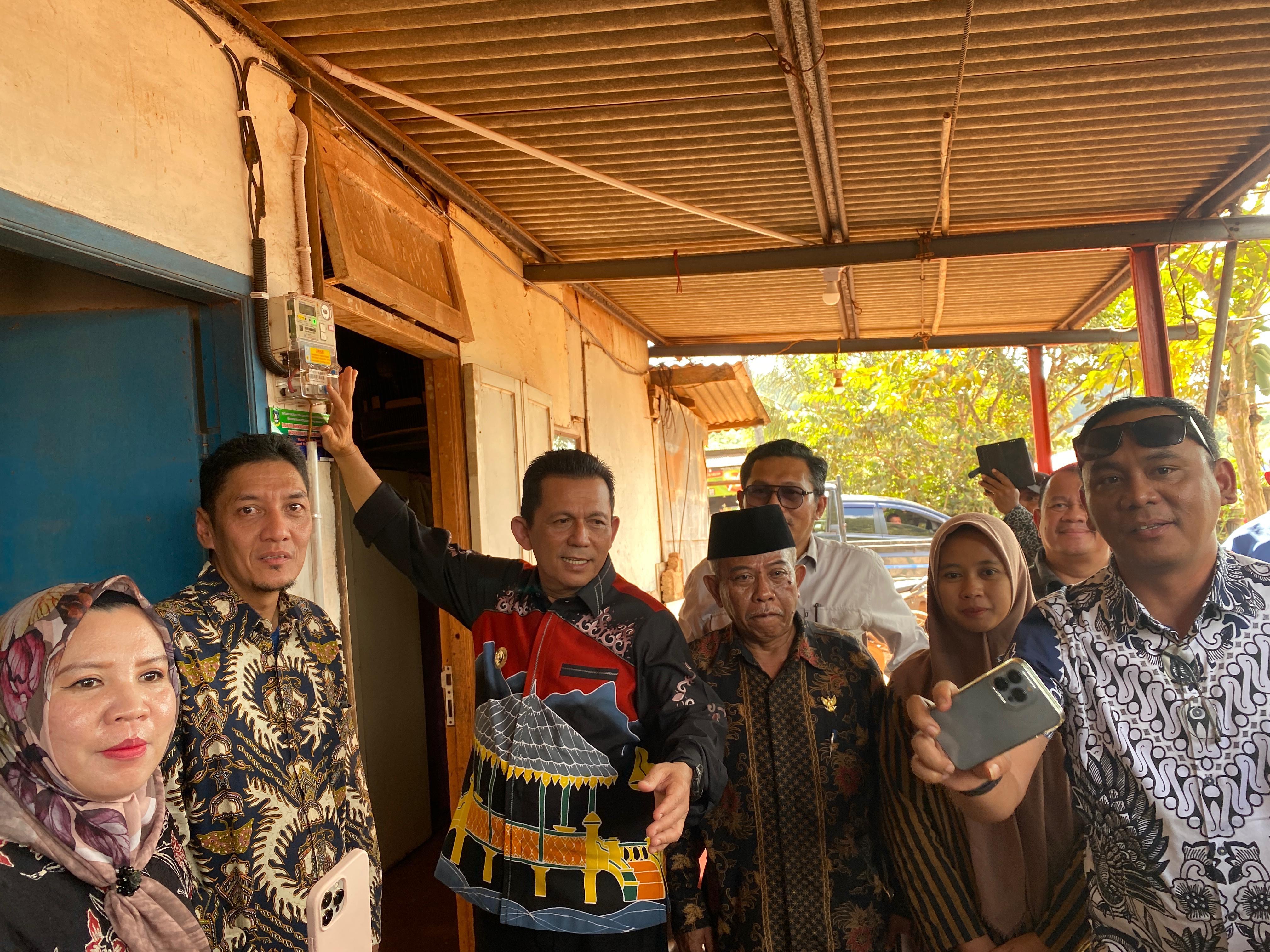 Program Kepri Terang Hadir di Kampung Tembesi Sidomulyo, Gubernur Ansar Resmikan Listrik 24 Jam