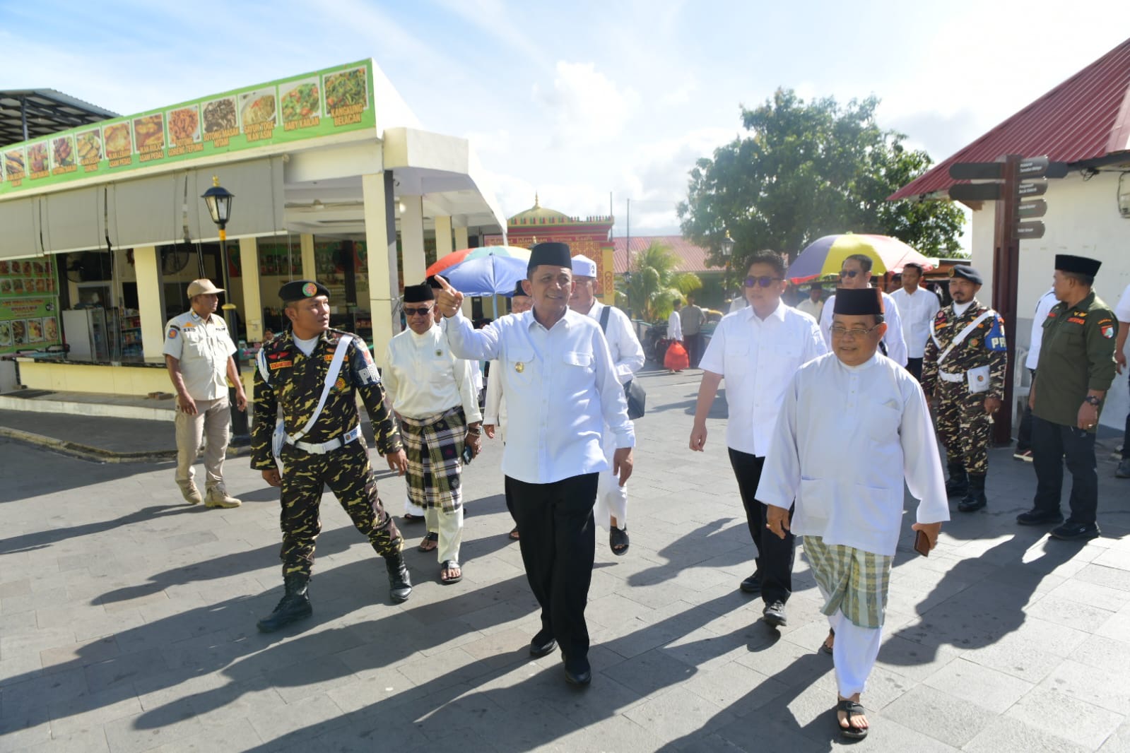 Gubernur Ansar Hadiri Haul Syekh Syihabuddin di Pulau Penyengat, Ribuan Jemaah Padati Masjid Sultan Riau