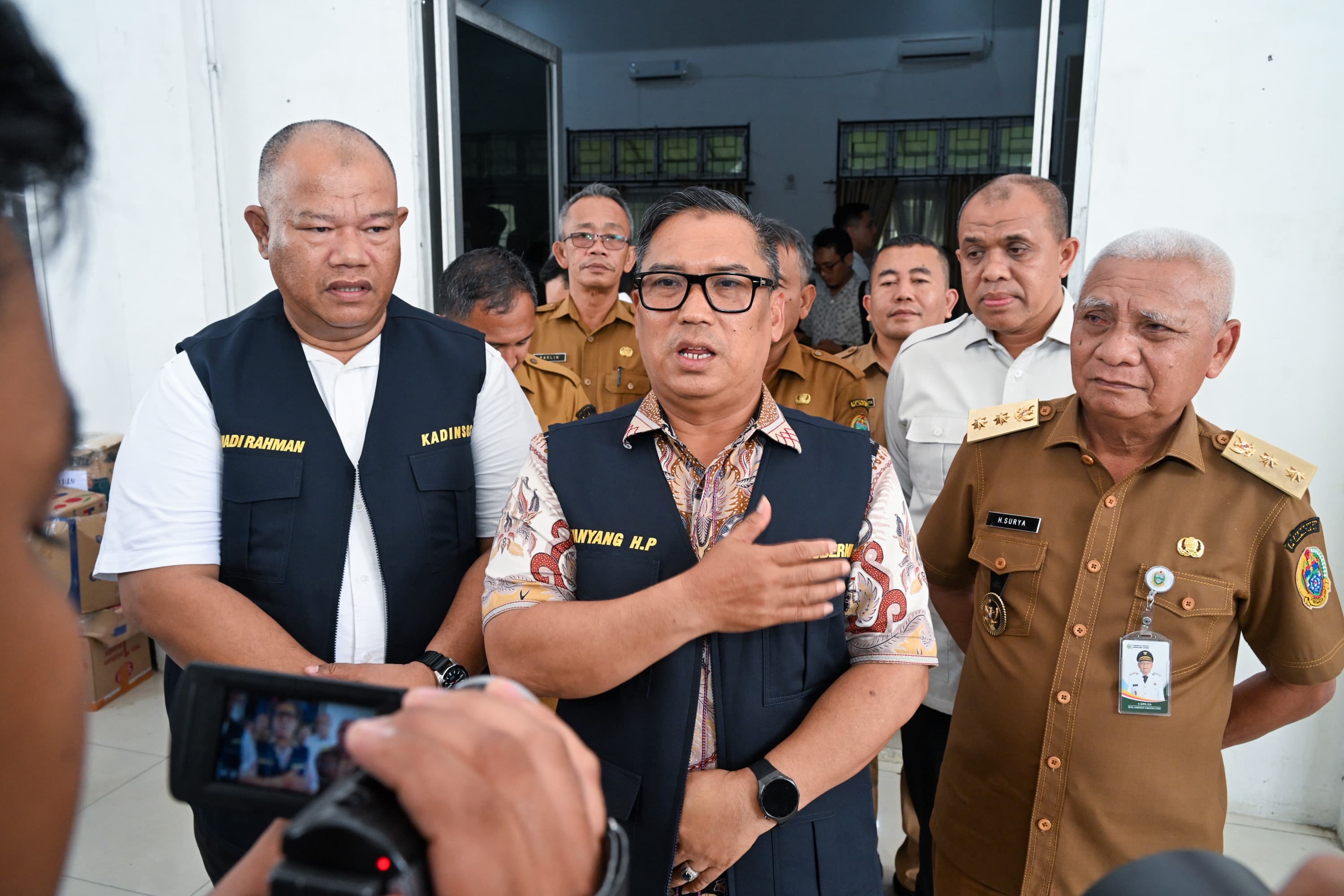 Wagub Nyanyang Serahkan Bantuan Rp1,153 Miliar untuk Korban Bencana di Sumut