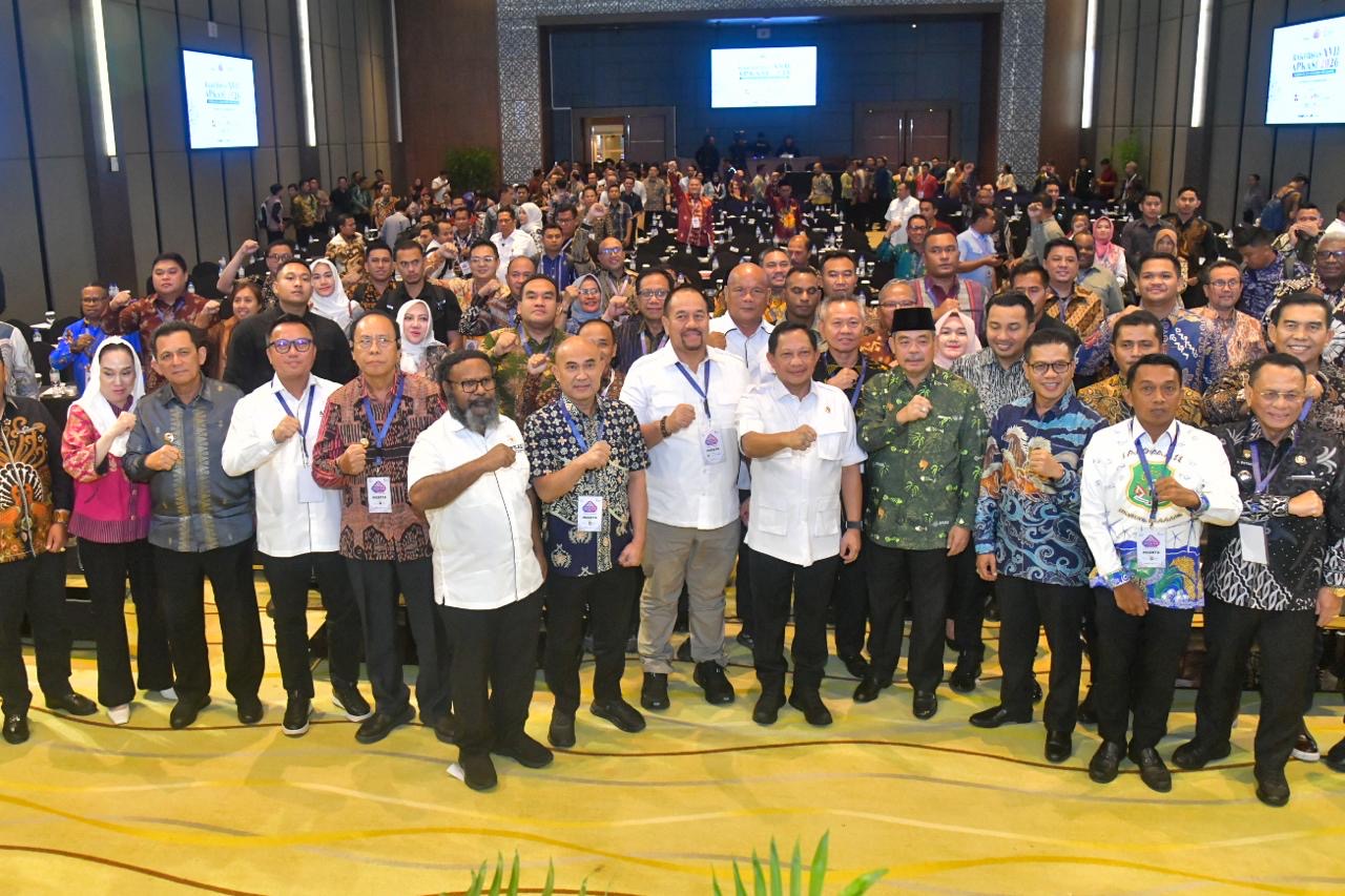 Gubernur Ansar Dampingi Mendagri Tutup Rakernas APKASI, Daerah Didorong Lebih Mandiri