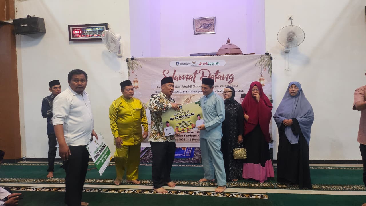 Di Masjid Al-Ghifari dan Mukhtarul Arifin, Wagub Nyanyang Ajak Warga Batam Doakan Kemajuan Kepri