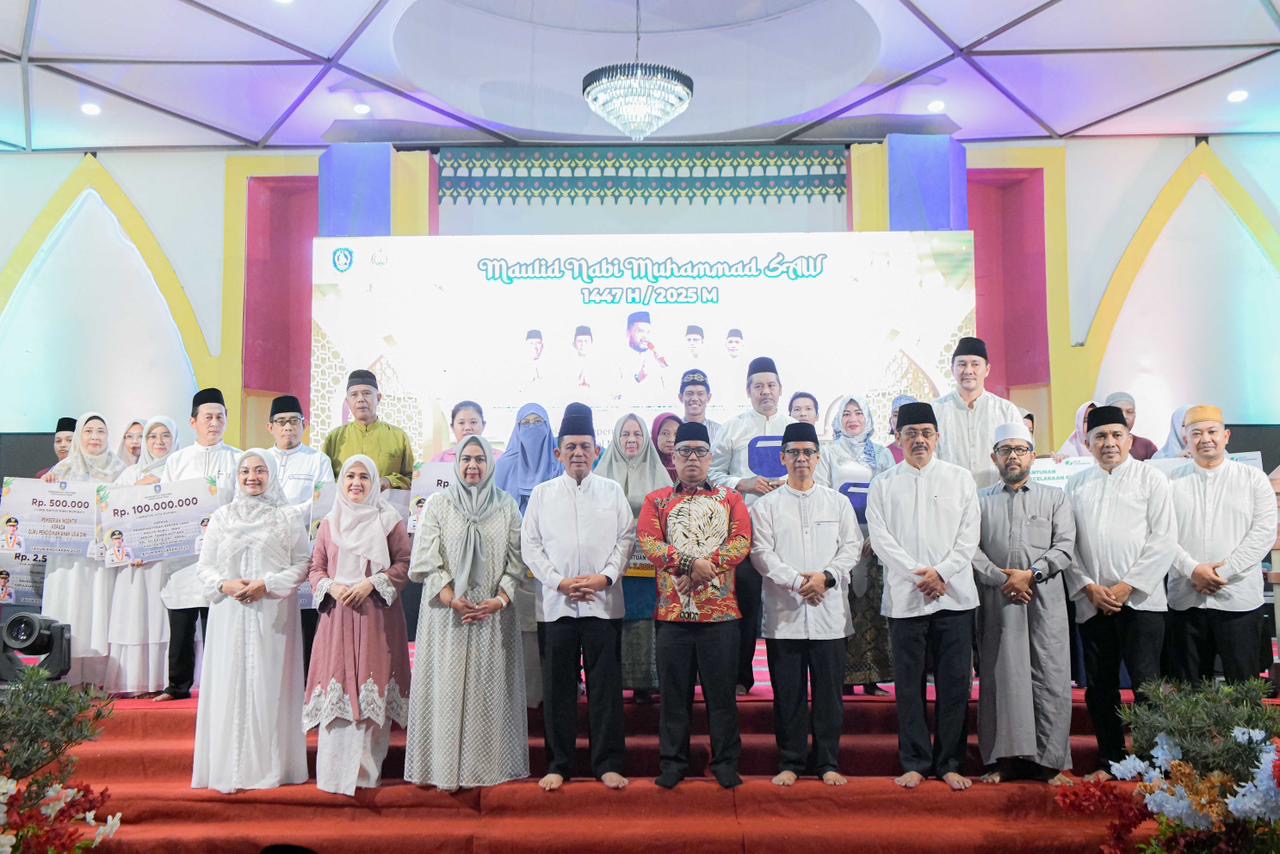 Gubernur Ansar Ajak Masyarakat Karimun Teladani Akhlak Rasulullah dalam Tabligh Akbar Peringatan Maulid Nabi