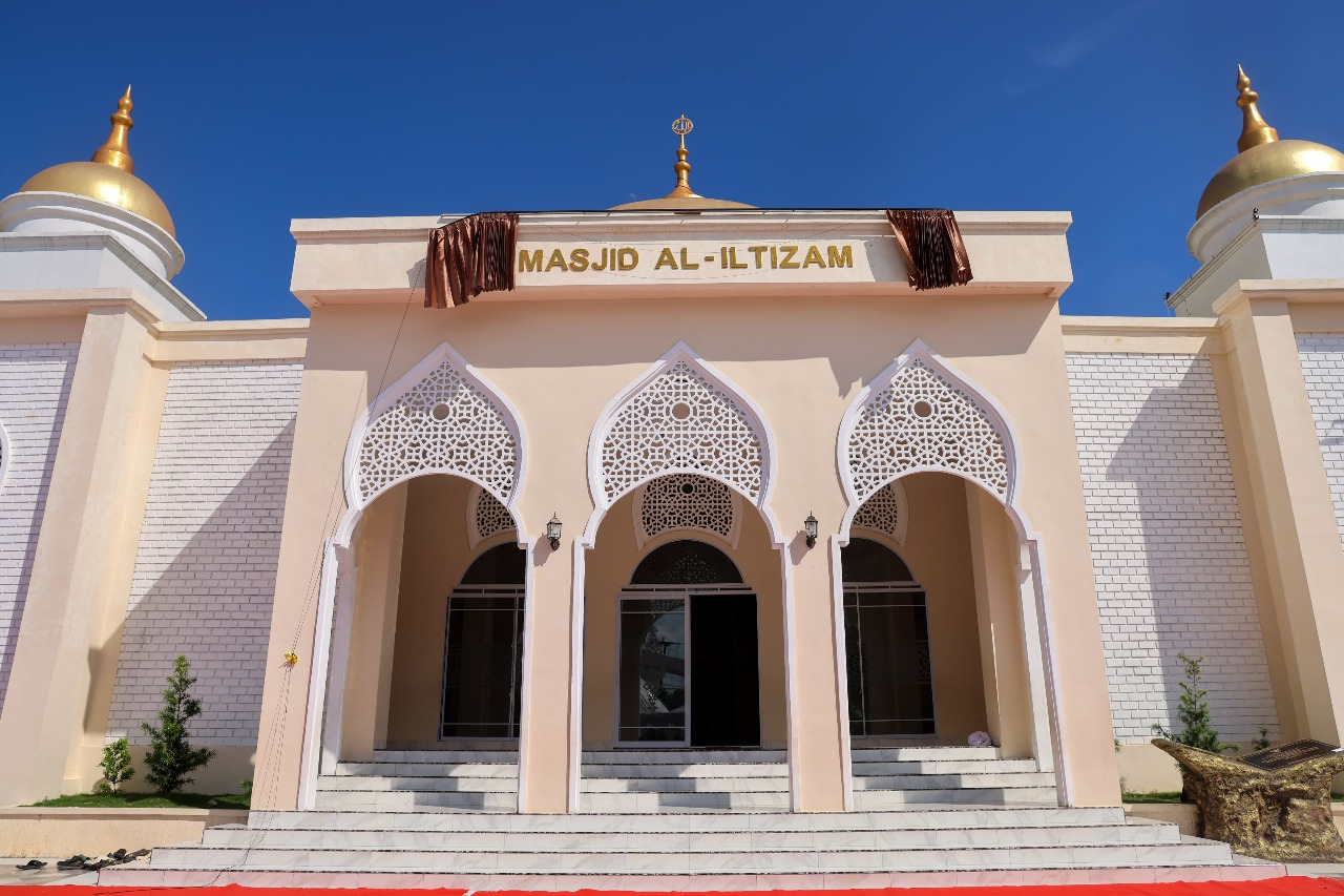 Gubernur Ansar Resmikan Masjid Al-Iltizam, Perkuat Fungsi Masjid sebagai Pusat Peradaban Umat