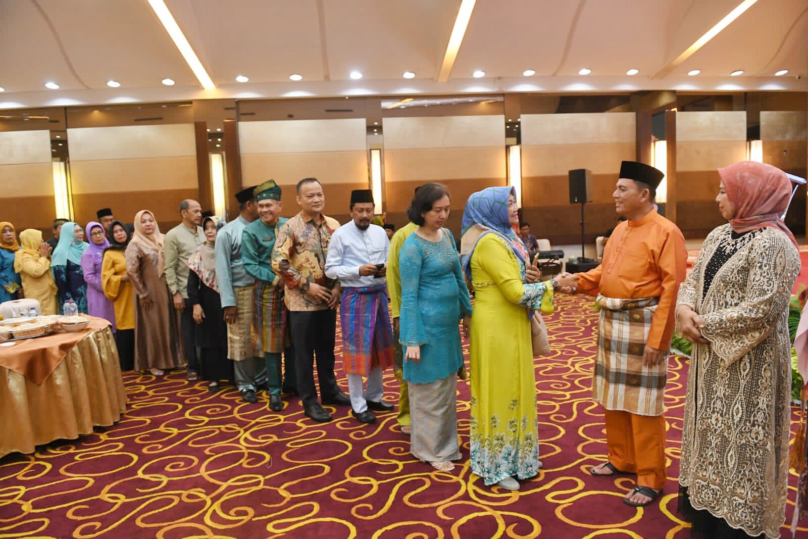 Halalbihalal dengan Masyarakat Kepri di Pekanbaru, Gubernur Ansar Minta Jaga Kekompakan