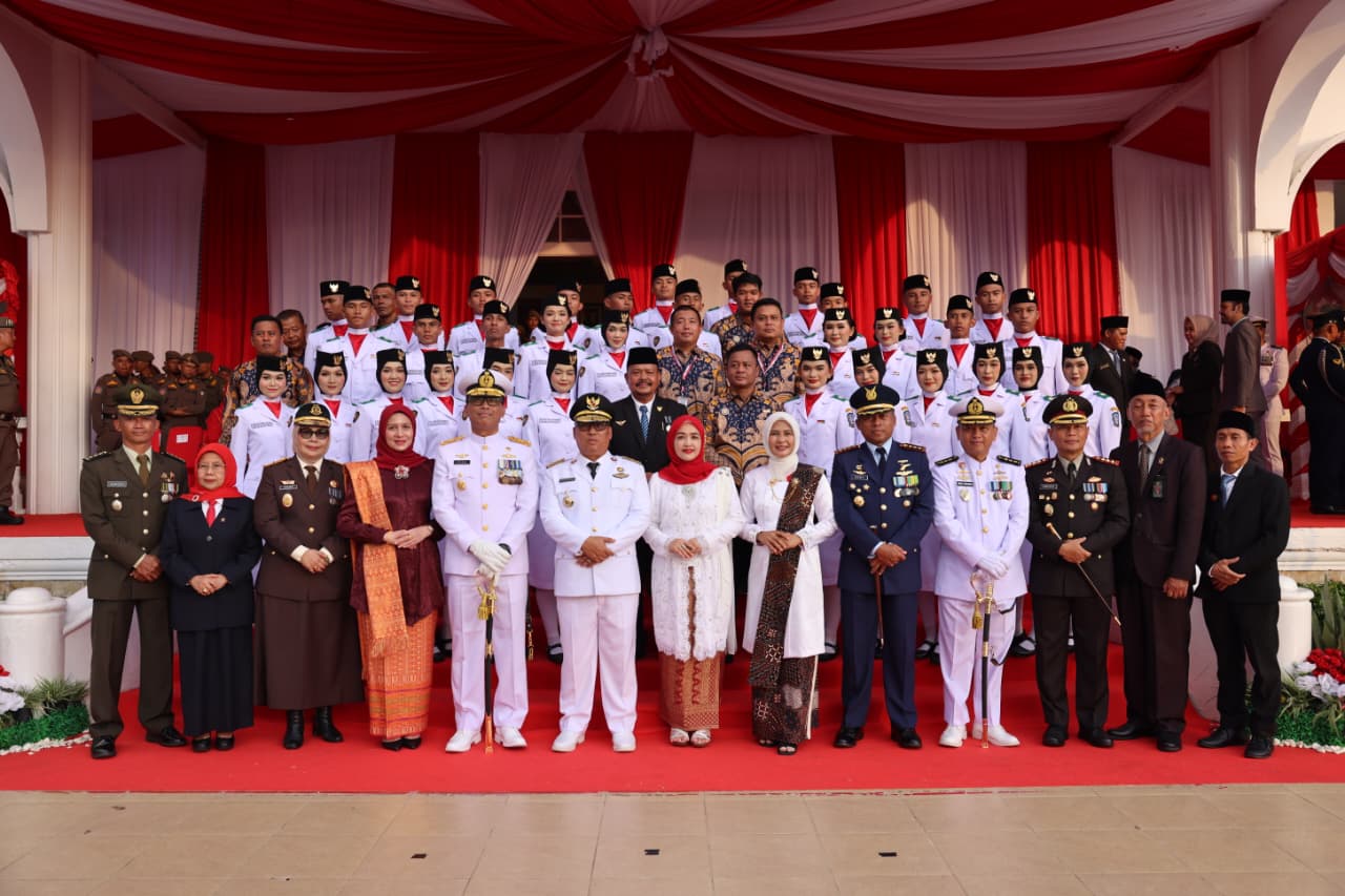 Khidmat dan Penuh Makna, Wagub Nyanyang Pimpin Upacara Penurunan Bendera HUT ke-80 RI di Kepri
