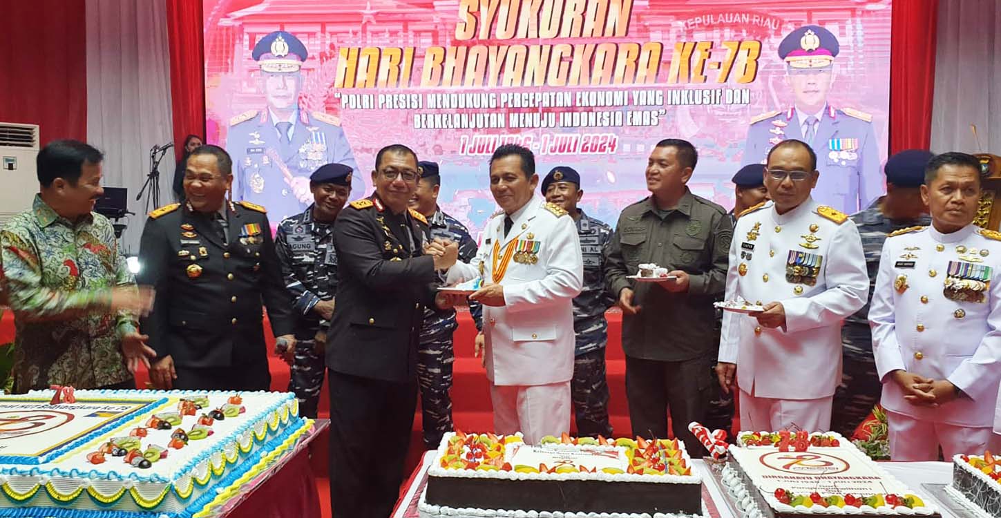Ikuti Upacara Hari Bayangkara Ke-78, Gubenur Ansar Ingin Kolaborasi Pemda dan Polri Terus Terjaga