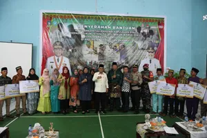 Gubernur Ansar Berikan Bantuan Insentif RT/RW dan Posyandu di Jemaja