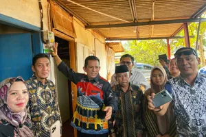 Gubernur Ansar Resmikan Listrik 24 Jam di Kampung Perkebunan, Program Kepri Terang Hadir di Tembesi Sidomulyo