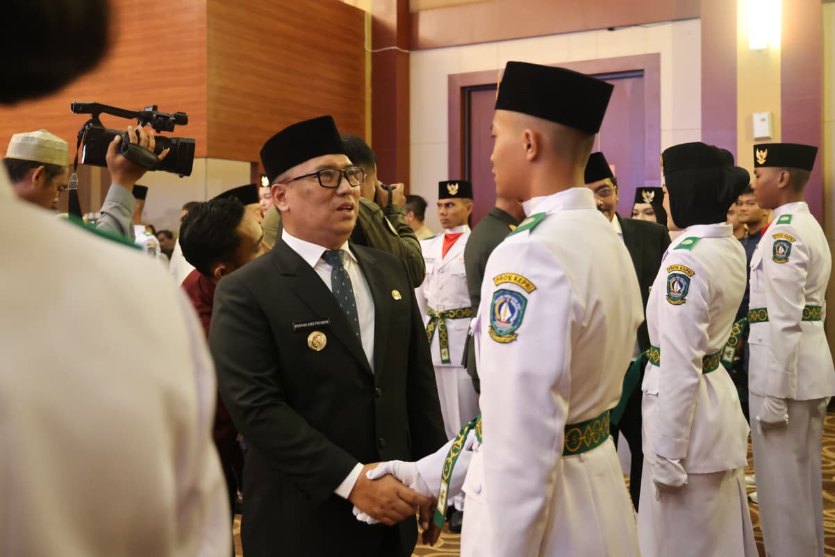 Gubernur Ansar Kukuhkan 33 Paskibraka Kepri 2025, Siap Kibarkan Merah Putih di HUT RI ke-80