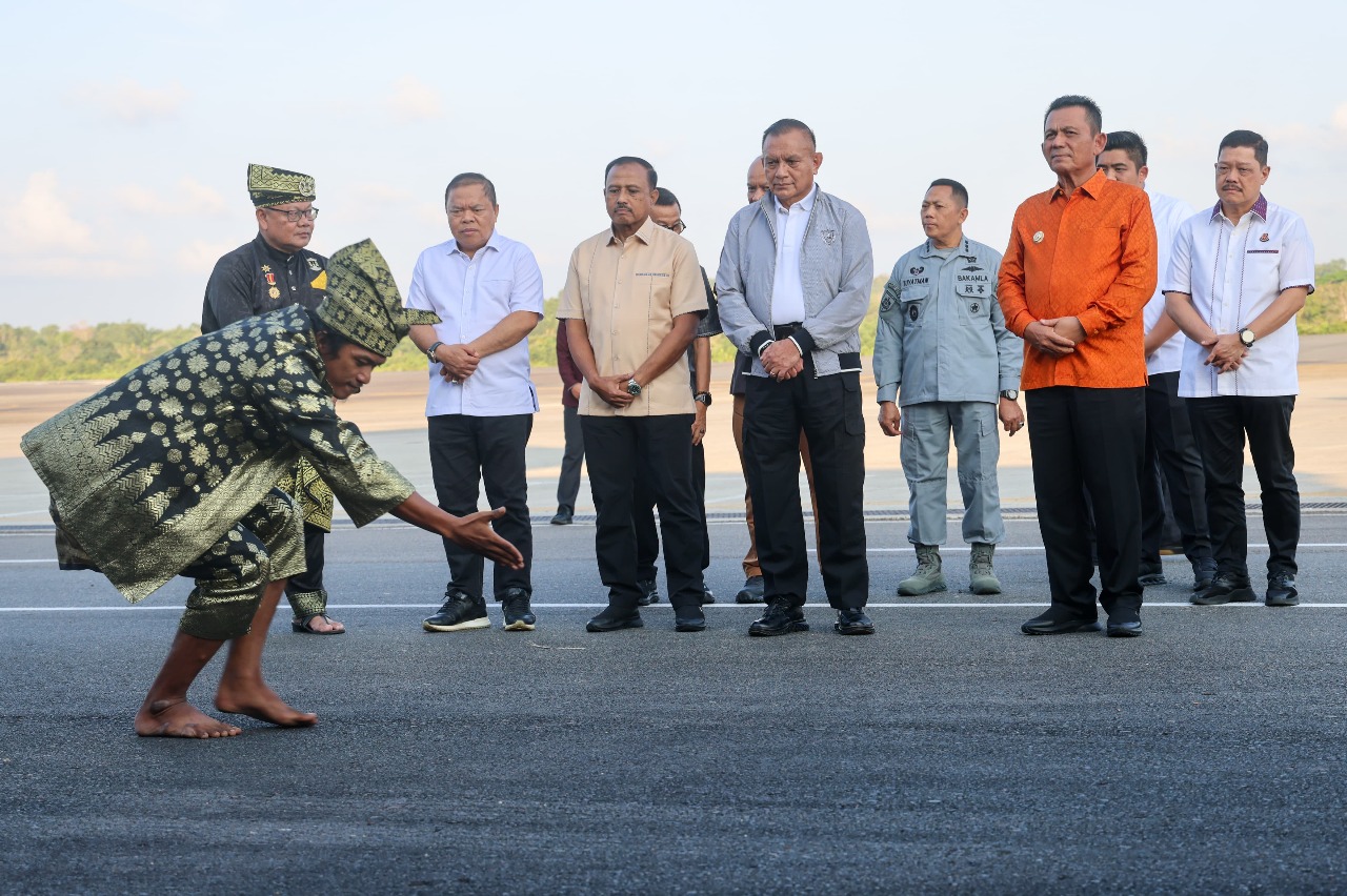 Gubernur Ansar Sambut Wamen Kemenko Polhukam RI Jelang Peluncuran Sisa Stockpile Bauksit di Kepri
