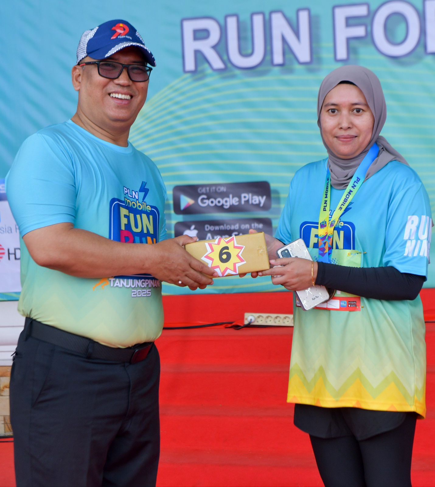 Ribuan Peserta Meriahkan PLN Mobile Fun Run 2025, Gubernur Ansar Lepas Start dari Tugu Sirih