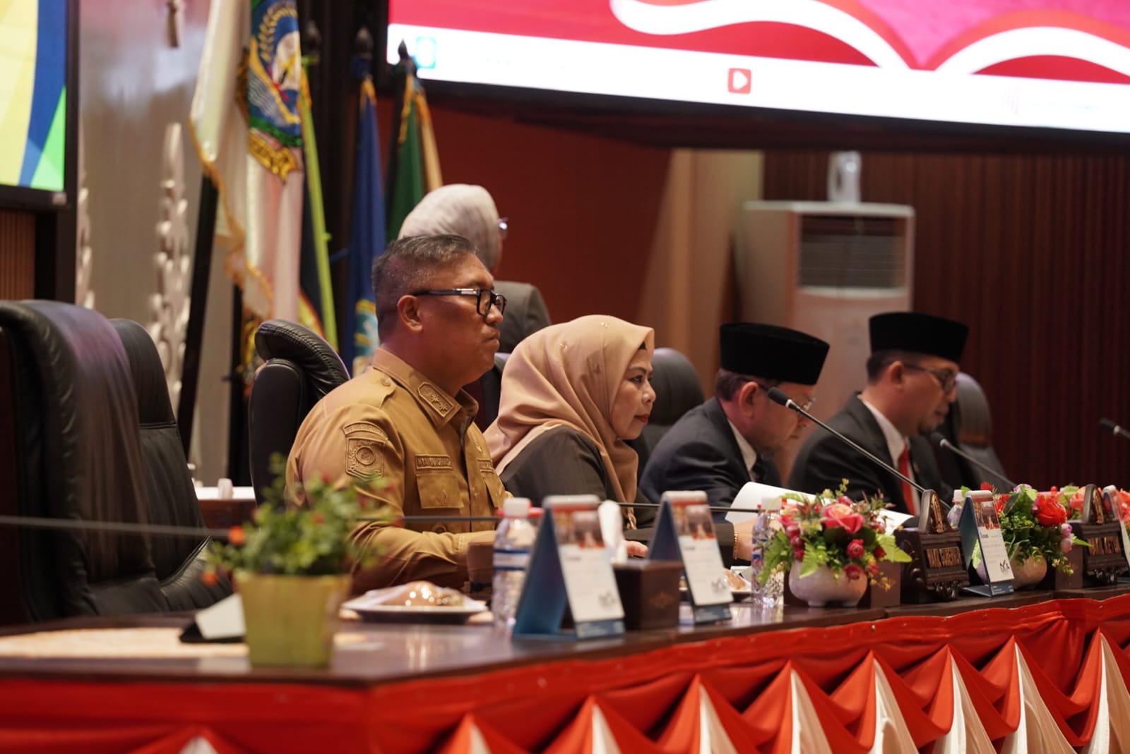 Wagub Nyanyang Hadiri Paripurna Penetapan Promperda 2026, 13 Ranperda Ditetapkan Masuk Program Legislasi Daerah