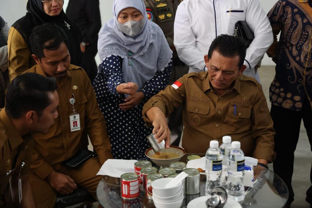 Gubernur Tinjau Langsung Pusat Sterilisasi Produk Makanan di Batam Center