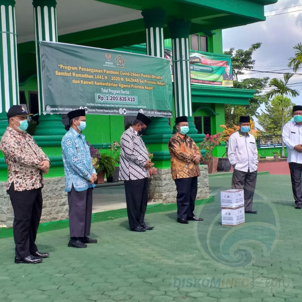 Kemenag Kepri Dan BAZNAS Salurkan Zakat Rp 1, 2 Miliar