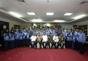 GUBERNUR KEPRI AMBIL SUMPAH DAN LANTIK GURU SMA/SMK DAN GURU GARIS DEPAN PROVINSI KEPRI