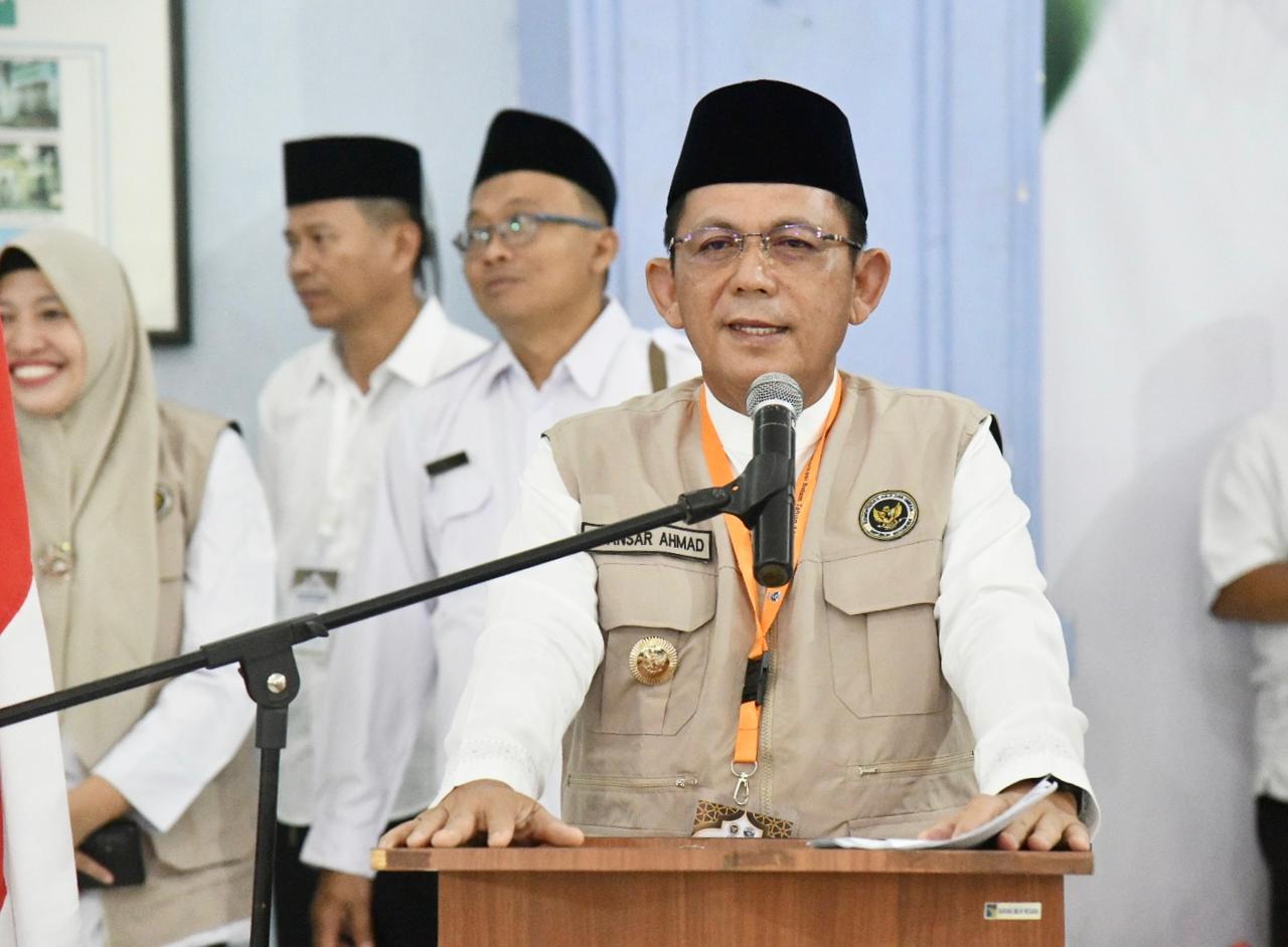 Gubernur Ansar Lepas Kloter Pertama Haji, Pesan Jaga Kesehatan dan Nama Baik Daerah
