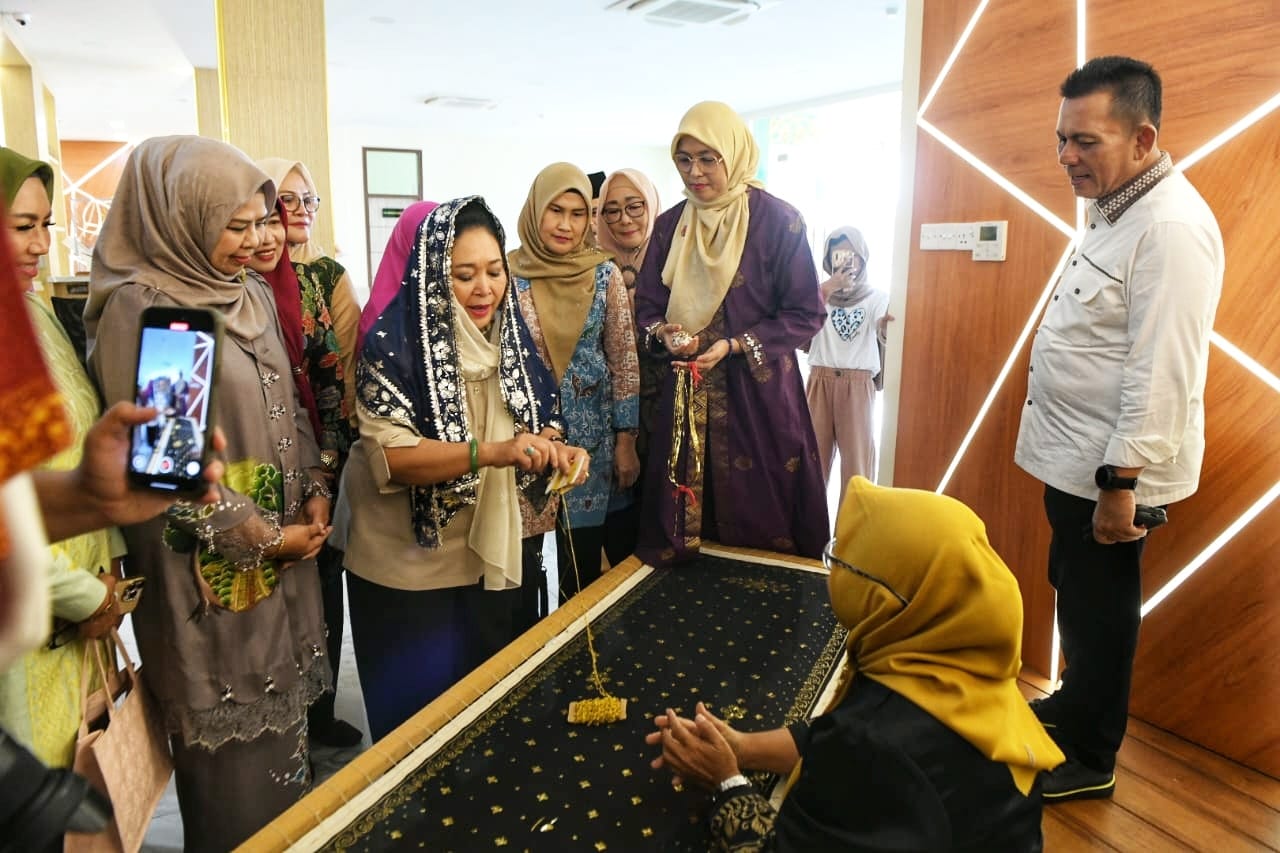 Titiek Soeharto Jelajahi Budaya Melayu hingga Tinjau Fasilitas Peternakan Modern di Kepri