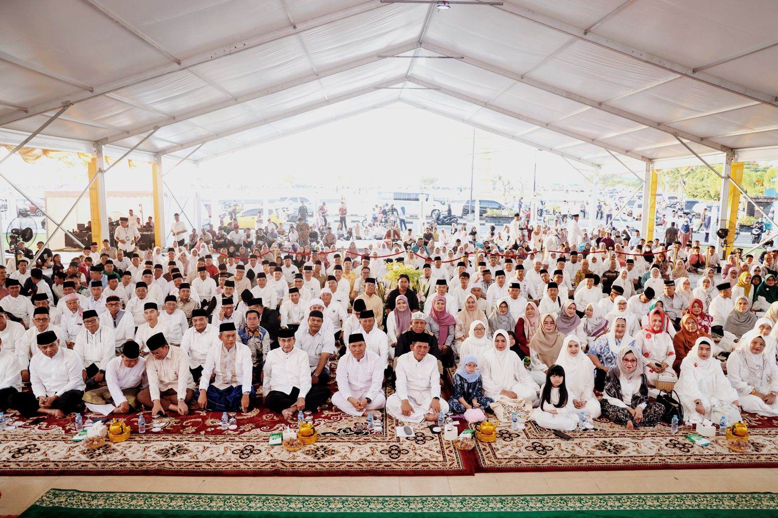 Gubernur dan Wakil Gubernur Kepulauan Riau Berbuka Puasa Bersama Masyarakat di Hari Pertama Ramadan 1446 H