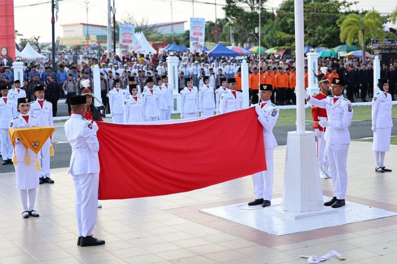 Khidmat dan Penuh Makna, Wagub Nyanyang Pimpin Upacara Penurunan Bendera HUT ke-80 RI di Kepri