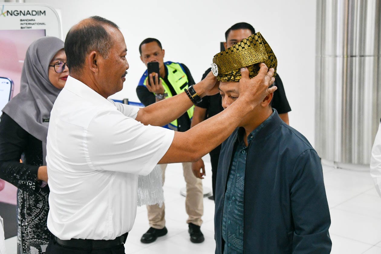 Wamen Dikdasmen RI Fajar Riza Tinjau Langsung Posko Verifikasi SPMB di Batam
