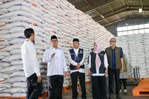 Wagub Nyanyang Pastikan Pelayaran Lancar dan Stok Beras Aman 3 Bulan ke Depan