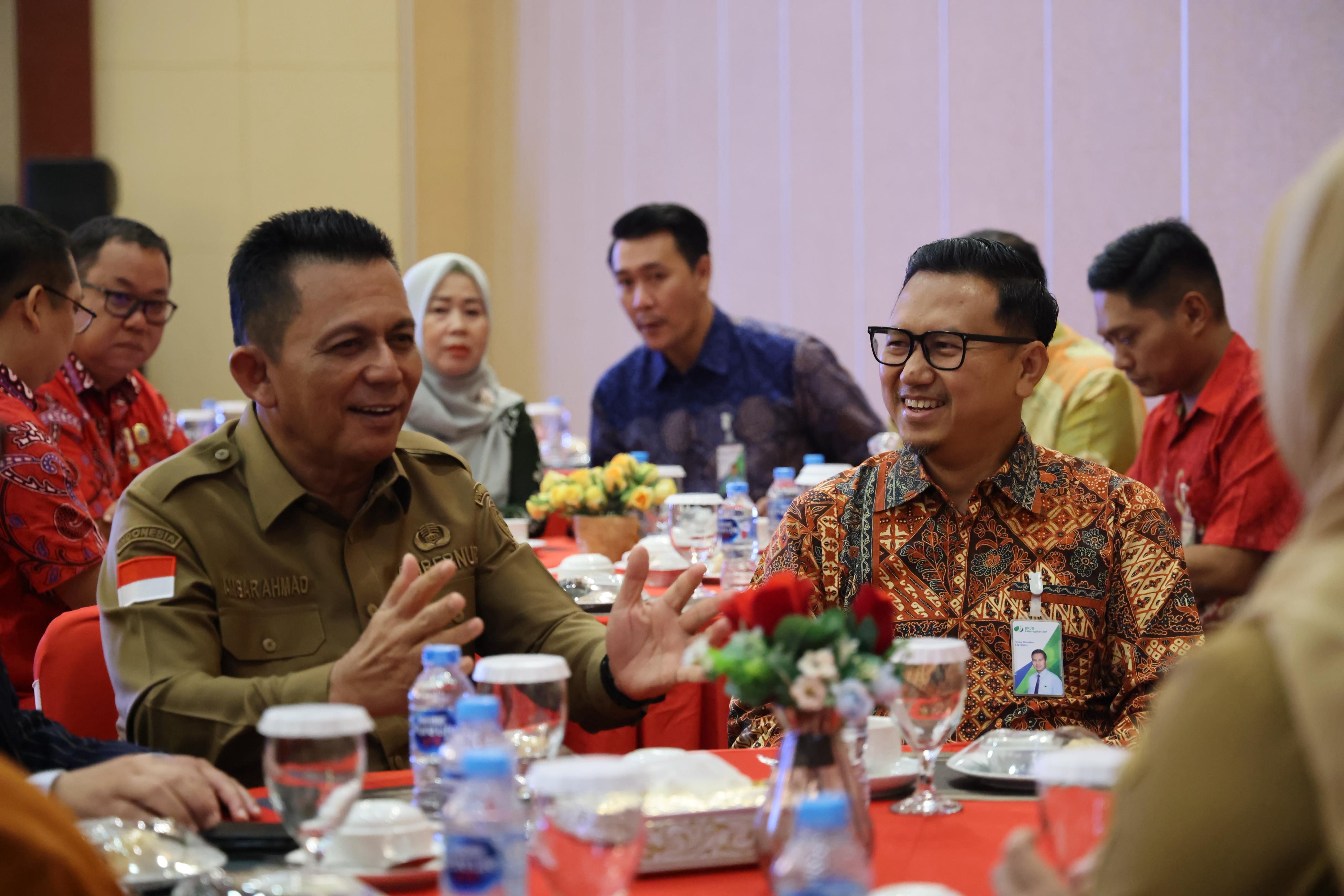 Gubernur Ansar Ahmad Serahkan Paritrana Award 2025: Dorong Perlindungan Sosial Bagi Pekerja Rentan di Kepri