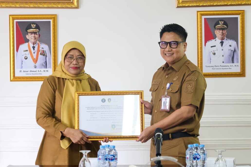 Dorong Transparansi Anggaran, Diskominfo Kepri Serahkan Rekomendasi Integrasi TTE SIPANGKAS ke BKAD
