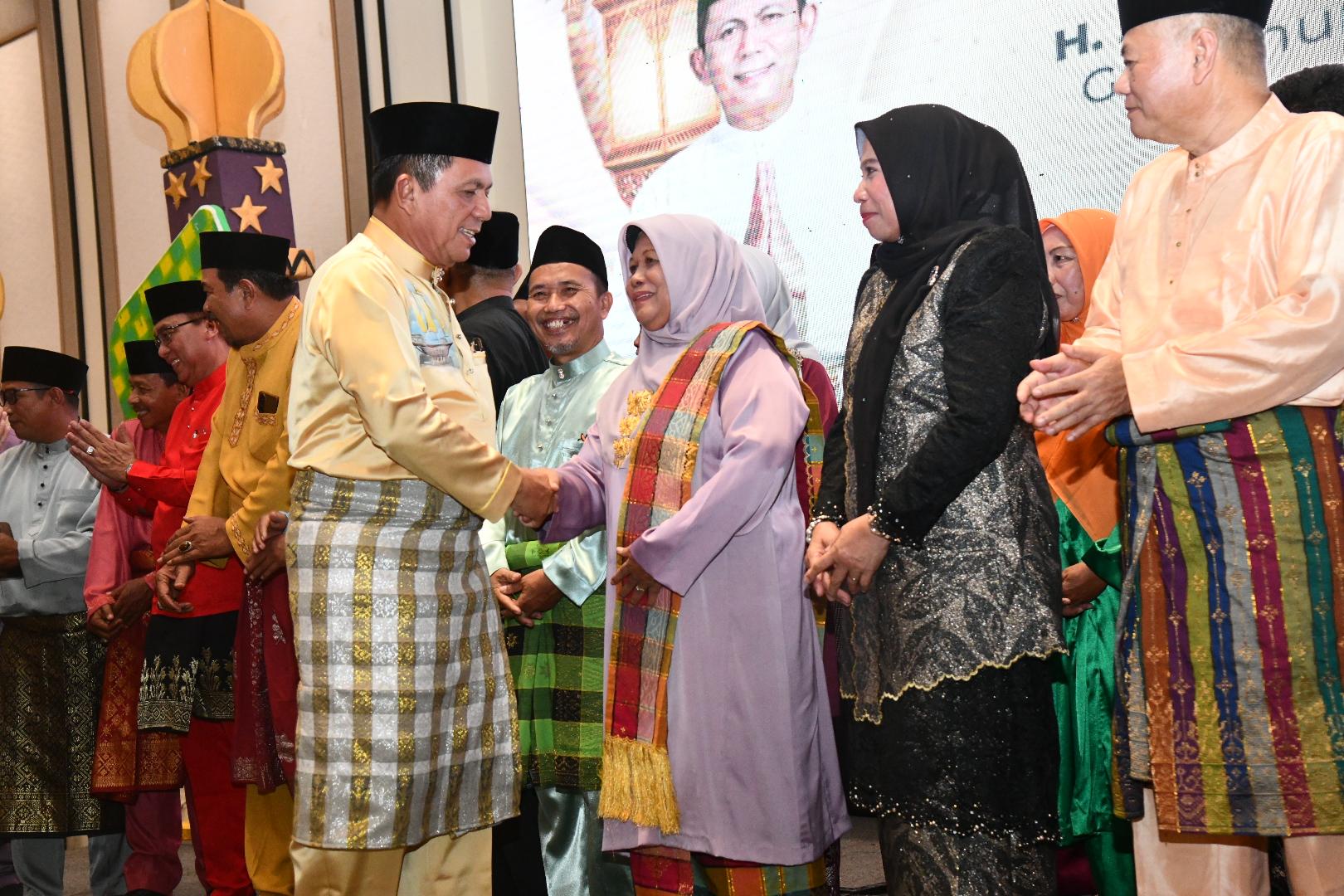 Gubernur Ansar dan Wagub Nyanyang Pererat Silaturahmi Warga Perantauan Melalui Halal Bihalal di Pekanbaru